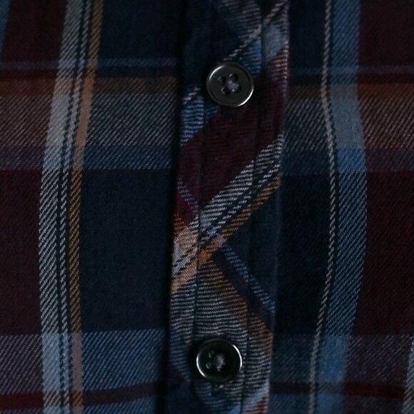 Northern Reflections | Plaid Shirt w Long Roll-Up Sleeves - Picture 4 of 7